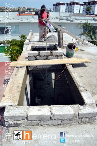 Conformación de domo de viguería de madera, inicio de trabajos de albañilería.