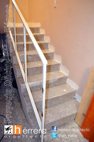 Renovación de escaleras hacia planta alta.