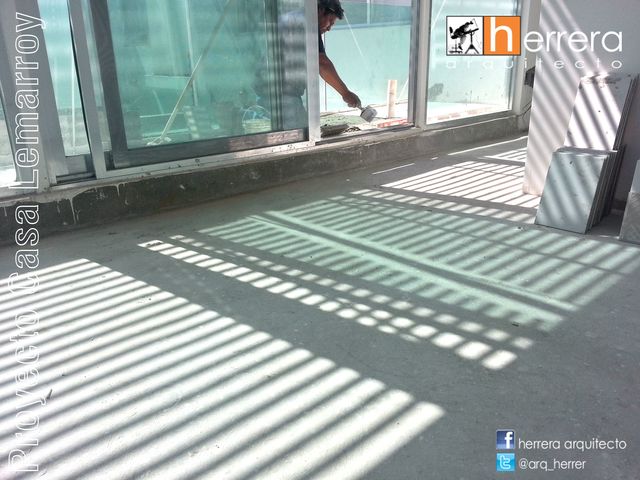 Con la proyección de la sombra la Biblioteca bajo su temperatura.