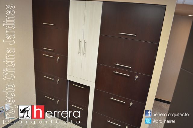 Renovación de acabados en Oficina y cajas.
