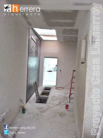 Obra en proceso en área de ejercicios en planta alta.