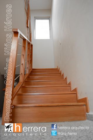 Renovación de escaleras hacia planta alta.